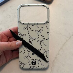 Black and white bow loopy case iPhone 17